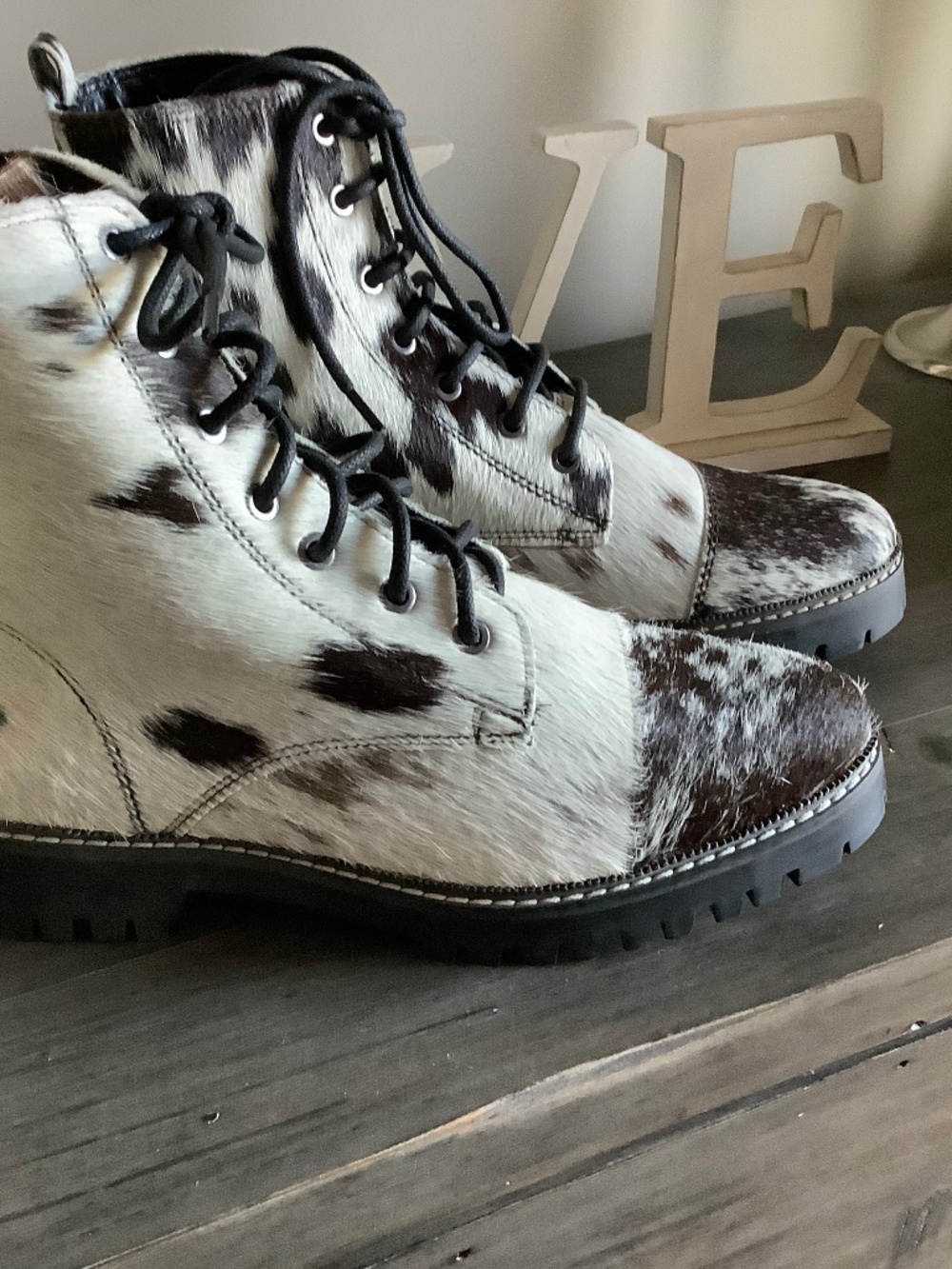 Cowhide boot - Picture 5 of 9